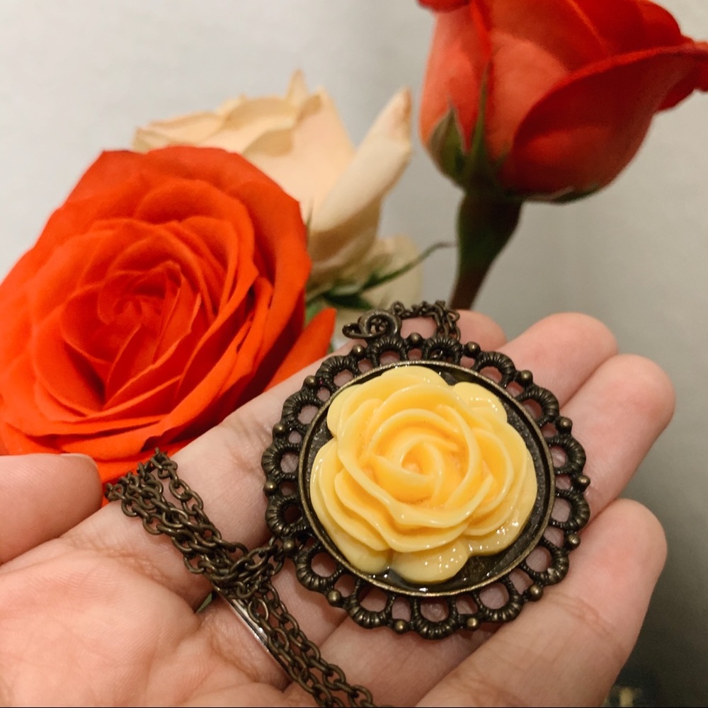 rose necklace